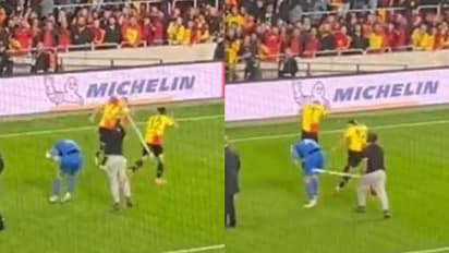 మ్యాచ్ జరుగుతుండగానే గోల్ కీపర్పై కర్రతో రెండుసార్లు దాడి.. వీడియో వైరల్