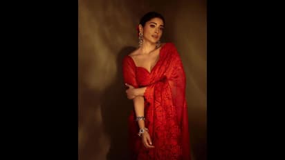 ರಾಣಿಯಂತೆ ಫೀಲ್ ಆಗ್ತಿದೆ; ಕೆಂಪು ಸೀರೆಯಲ್ಲಿ ಮಿಂಚಿದ 'ಕಬ್ಜ' ಸುಂದರಿ ಶ್ರೀಯಾ ಶರಣ್