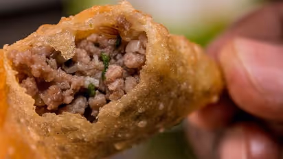 Minced Meat Samosa : வீடே மணக்கும் மட்டன் கீமா சமோசா!