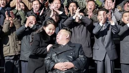 ஆலோசனை கூட்டத்தில் கலந்துக்கொண்ட வட கொரிய அதிபர்... ஆச்சரியத்தில் ஆழ்ந்த உலக நாடுகள்!!