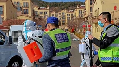 कोरोना के कहर से चीन बेहाल, विरोध प्रदर्शन के आगे झुकी जिनपिंग सरकार, कई शहरों में मिली पाबंदियों में छूट