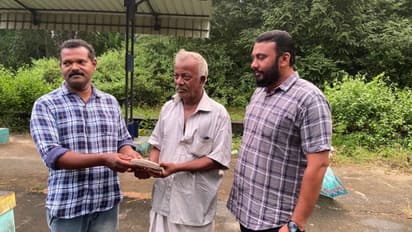 പ്ലാറ്റ്ഫോമില്‍ നിന്ന് കിട്ടിയത് സ്വര്‍ണവും പണവും അടക്കമുള്ള പഴ്സ്; ഉടമയെ കണ്ടെത്തി, തിരികെ നല്‍കി യുവാക്കള്‍