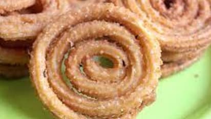 Sooji Muruku : ரவை சேர்த்து மொறுமொறுப்பான முறுக்கு செய்யலாம் வாங்க!