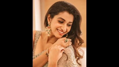 காதலனை கட்டிப்பிடித்து முத்தமிட்டு.. கடற்கரை பக்கத்தில் புது வீடு வாங்கிய தகவலை பகிர்ந்த பிரியா பவானி ஷங்கர்!