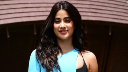 நீக்க நடித்த அந்த படத்தை 100 முறை பார்த்துவிட்டேன்! பிரபல தமிழ் ஹீரோவிடம் வாய்ப்பு கேட்ட ஸ்ரீதேவி மகள் ஜான்வி!