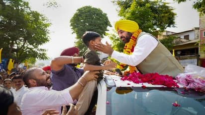 25 हजार बिजली बिल के साथ प्रेस कांफ्रेंस करने पहुंचे भगवंत मान, जानिए क्या था उनमें