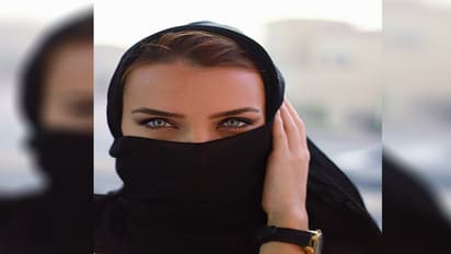 जहां खेला जा रहा है फीफा वर्ल्ड कप, वहां की महिलाएं ताउम्र रहती हैं 'नाबालिग'