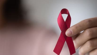 World AIDS Day 2022 : എയ്ഡ്സ് ബാധിതയായ ഒരു സ്ത്രീക്ക് സുരക്ഷിതമായി ഗർഭം ധരിക്കാൻ സാധിക്കുമോ?