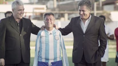 രണ്ട് കൈകളും നഷ്ടമായ വിക്ടര്‍ ഡെല്‍ അക്വിലയുടെ ആലിംഗനം ഓര്‍മയില്ലേ? കാണികള്‍ തിളങ്ങിയ ലോകകപ്പുകളുണ്ട്