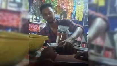 தஞ்சாவூரில் தீண்டாமையை கடைபிடித்த கடைக்காரர்… வீடியோ வெளியானதால் அதிர்ச்சி!!