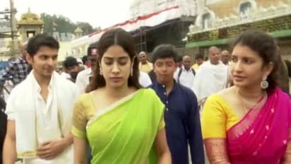 తిరుమల శ్రీవారిని దర్శించుకున్న బాలీవుడ్ స్టార్ హీరోయిన్  జాన్వీ కపూర్