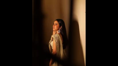 ట్రెడిషనల్ లుక్ లో కట్టిపడేస్తున్న తమిళ అందం.. మెరిసిపోయే సౌందర్యంతో మెస్మరైజ్ చేస్తున్న ప్రియాంక మోహన్! 