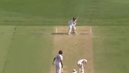 तेग नरायन चंद्रपॉल ने दिलाई पिता की याद, तीनों स्टंप्स दिखाकर लगाए करारे शॉट्स