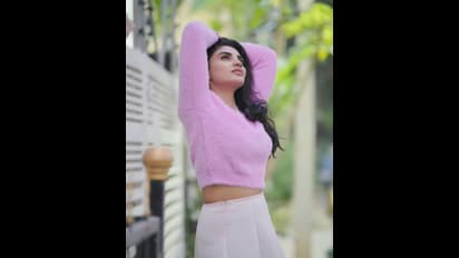 పొట్టి డ్రెస్ లో జబర్దస్త్ వర్ష స్టన్నింగ్ అందాలు.. చేతులు పైకెత్తి మరీ కవ్విస్తున్న కుర్ర  భామా!