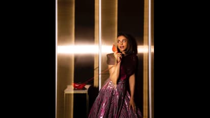 అదిరిపోయే అవుట్ ఫిట్ లో రకుల్ గ్లామర్ మెరుపులు.. మతులు పోయే పోజులతో స్టార్ హీరోయిన్ రచ్చ!