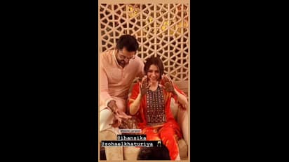 హన్సిక మెహందీ వేడుక.. కాబోయే భర్తతో రొమాన్స్ మొదలు పెట్టిన యాపిల్ పిల్ల, పిక్స్ వైరల్ 