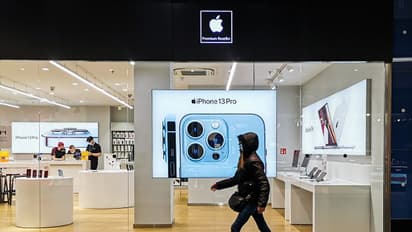 300 ഐഫോണുകള്‍ ഒന്നിച്ചു വാങ്ങിയിറങ്ങിയ യുവാവിനെ തല്‍ക്ഷണം കൊള്ളയടിച്ചു! 