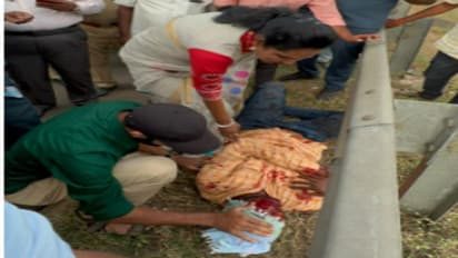 రోడ్డు ప్రమాదం , కొనఊపిరితో క్షతగాత్రుడు.. ప్రథమ చికిత్సతో ప్రాణాలు కాపాడిన ఎమ్మెల్యే శ్రీదేవి