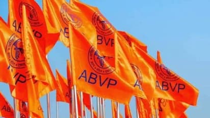 നഴ്സിങ് വിദ്യാർഥികളുടെ ഉത്തരക്കടലാസ് ലോക്കർ റൂമിൽ നിന്ന് മോഷ്ടിച്ചു, പിന്നിൽ എബിവിപി നേതാവെന്ന് പൊലീസ്