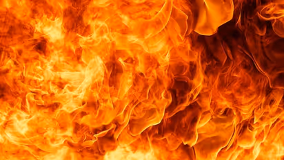 പുതുവർഷ ദിനത്തിൽ കൊടുംക്രൂരത; വഴിയോര കടകൾക്ക് തീയിട്ടു സാമൂഹ്യ വിരുദ്ധർ; ലക്ഷങ്ങളുടെ നഷ്ടം, കണ്ണീരോടെ ഉടമകൾ