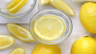 Health tips: सर्दियों में भूलकर भी ना छोड़े नींबू पानी पीना, इस तरह सेवन करने से होते है अनगिनत फायदे