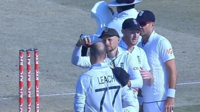 బోడ గుండు మీద గీకి... వికెట్ల కోసం ఇంగ్లాండ్ తిప్పలు! రావల్పిండి టెస్టులో వికెట్ల కోసం...