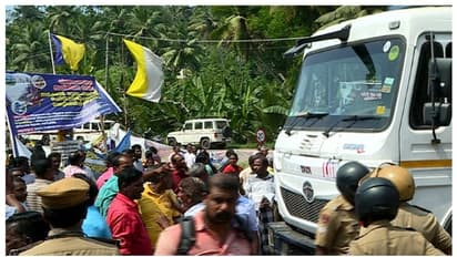 വിഴിഞ്ഞത്ത് സമവായ നീക്കം: ചീഫ് സെക്രട്ടറി മലങ്കര, ലത്തീന് സഭാധ്യക്ഷന്മാരുമായി ചര്ച്ച നടത്തി