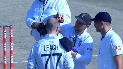 ലീച്ചേ... ഒന്ന് നിന്നേ, തല കൊണ്ട് ഒരു ചെറിയ പണിയുണ്ട്! പന്തിന് തിളക്കം കൂട്ടാന് റൂട്ടിന്റെ ഐഡിയ