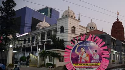 మేమున్నాం అక్కా : కవితకు మద్ధతుగా టీఆర్ఎస్ శ్రేణులు.. తెలంగాణ వ్యాప్తంగా ఫ్లెక్సీలు