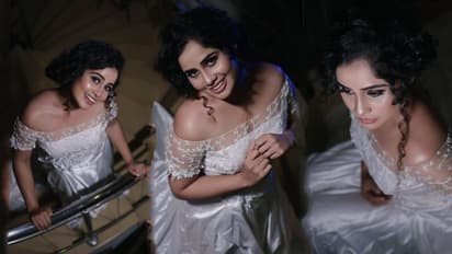 മാലാഖ പോലെ സുന്ദരിയായി 'കാർത്തിക ദീപം' വിജി; ചിത്രങ്ങൾ 