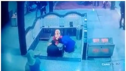 పూజలో కూర్చునే హార్ట్ ఎటాక్తో మరణించిన భక్తుడు.. మధ్యప్రదేశ్ గుడిలో ఘటన (వీడియో)