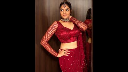 బాబోయ్ శ్రీముఖి విస్ఫోటనం.. నడుము మొత్తం చూపిస్తూ అది దాస్తే ఎలా.. నెటిజన్ల కొంటె కోరికలకు రెక్కలు 