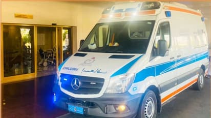 ಆಸ್ಪತ್ರೆಗೆ ಹೋಗ್ತಿದ್ದ ಆಂಬ್ಯುಲೆನ್ಸ್, ಮಾರ್ಗ ಮಧ್ಯದಲ್ಲೇ  ಮದ್ಯ ಸೇವಿಸಿ, ರೋಗಿಗೂ ಕುಡಿಸಿದ ಡ್ರೈವರ್!