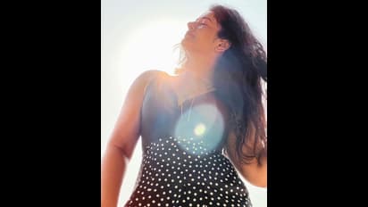 బరువెక్కిన అందాలతో సూర్యుడితే మతిపోగొడుతున్న పూనమ్ బజ్వా.. బొద్దుగా, ముద్దుగా కవ్విస్తున్న గ్లామర్ బ్యూటీ!