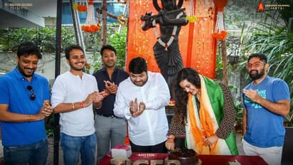 టైగర్ నాగేశ్వరరావు సెట్స్ లో రేణు దేశాయ్ బర్త్ డే సెలెబ్రేషన్స్.. ఫొటోస్ ఇవిగో 