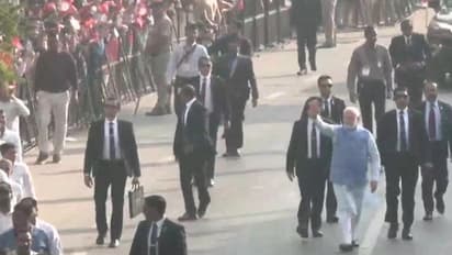 గుజరాత్ అసెంబ్లీ ఎన్నికలు.. ఓటు హక్కును వినియోగించుకున్న ప్రధాని మోదీ