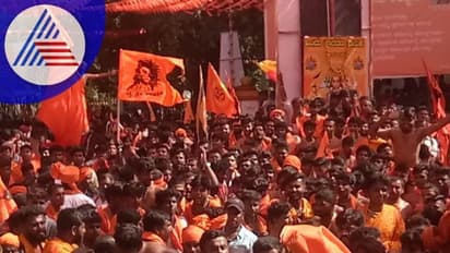 ಸಂಕೀರ್ತನಾ ಯಾತ್ರೆ ವೇಳೆ ಮಸೀದಿಗೆ ನುಗ್ಗಲು ಯತ್ನ, ಪೊಲೀಸರ ತಡೆ