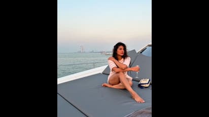 ದುಬೈನಲ್ಲಿ ಪ್ರಿಯಾಂಕಾ ಚೋಪ್ರಾ ಮೋಜು ಮಸ್ತಿ;  ಸ್ವಿಮ್ ಸೂಟ್ ಧರಿಸಿ ಪೋಸ್ ನೀಡಿದ ನಿಕ್ ಪತ್ನಿ