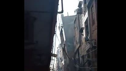 ఓరి నాయనో.. చూస్తుండగానే కుప్పకూలిన 4 అంతస్థుల భవనం.. ఢిల్లీలో ఘటన (వీడియో)