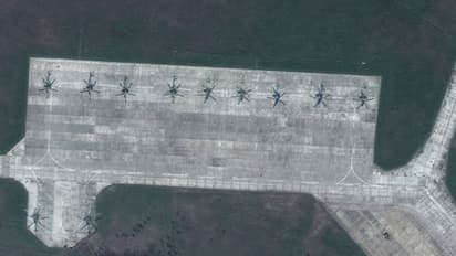 യുക്രൈനെ ആക്രമിക്കാനൊരുങ്ങുന്ന സാറ്റലൈറ്റ് ചിത്രത്തിന് പിന്നാലെ റഷ്യന് എയര് ബേസില് വന് സ്ഫോടനം