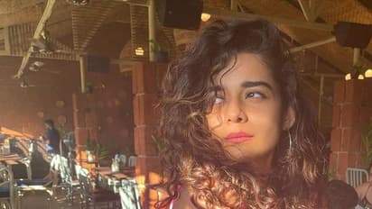 యంగ్ బ్యూటీ మిథిలా పాల్కర్ మైండ్ బ్లోయింగ్ అందాలు.. స్లీవ్ లెస్ గ్లామర్ తో రచ్చ!