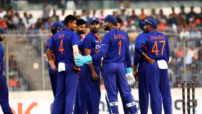 அவன் ODI கிரிக்கெட்டில் என்னத்த சாதிச்சான்னு அவனை டீம்ல எடுத்தீங்க..? இந்திய அணி தேர்வை விளாசிய முன்னாள் வீரர்