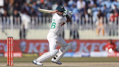 PAK vs ENG: 3வது டெஸ்ட்டில் பாபர் அசாம், சல்மான் பொறுப்பான அரைசதம்! முதல் ஓவரிலேயே விக்கெட்டை இழந்த இங்கிலந்து