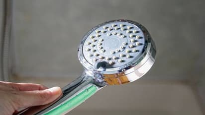 നാല് മാസമായി കുളിക്കാത്ത റൂം മേറ്റ്, നാറ്റം സഹിക്കാനാവാതെ പുറത്താക്കുമെന്ന് യുവതി