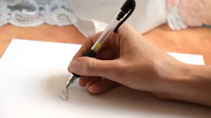 മോശം കൈയ്യക്ഷരം; പൂനെയില് ആറുവയസുകാരനെ അധ്യാപിക മര്ദ്ദിച്ചു, കേസെടുത്ത് പൊലീസ്