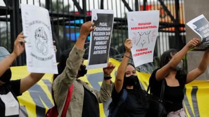 വിവാഹപൂർവ ലൈംഗികത നിരോധിച്ചു, അവിവാഹിതർ ഒരുമിച്ച് താമസിക്കാനും പാടില്ല; വിവാദ നിയമം പാസാക്കി ഇന്തോനേഷ്യ