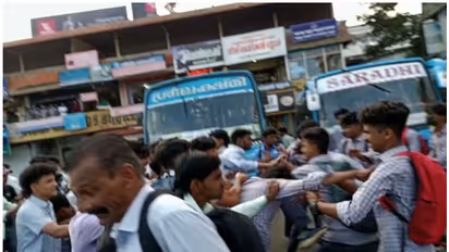 സുൽത്താൻ ബത്തേരി ബസ് സ്റ്റാൻഡിൽ വിദ്യാർത്ഥികൾ തമ്മിൽ 'കൂട്ടത്തല്ല്'