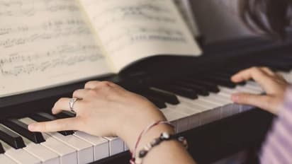 പിയാനോ ക്ലാസിനിടെ 14കാരിയ്ക്കുനേരെ ലൈംഗികാതിക്രമം;സംഗീതോപകരണ അധ്യാപകന് 25 വര്‍ഷം തടവും 4.5 ലക്ഷം പിഴയും