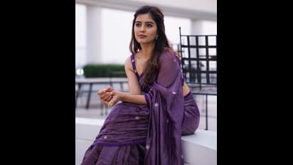 చీరకట్టిన బెంగళూరు భామ.. ఒంపుసొంపులు చూపిస్తూ అమృత అయ్యర్ అందాల విందు.. మతిపోవాల్సిందే!