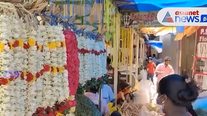 ರಸ್ತೆ ಮೇಲೆ ವ್ಯಾಪಾರ; ಜನ ಸಂಚಾರಕ್ಕೆ ತೊಂದರೆ